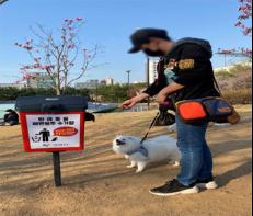 고양시, 근린공원에 ‘반려동물 배변봉투 수거함’ 설치 기사 이미지