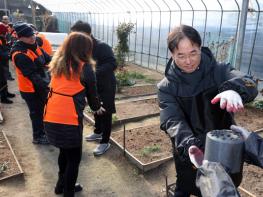 이동환 고양특례시장, 연탄 나눔 봉사활동에 동참   기사 이미지