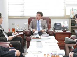 김운남 고양특례시의회 의장, 고양산업진흥원과 공공형 창업기획자 관련 간담회 진행 기사 이미지