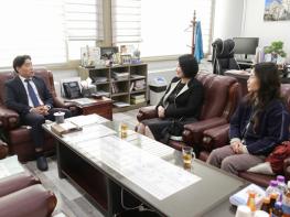 고양특례시의회 김운남 의원, 일산3동 이숙환 신임 주민자치회장과 환담 기사 이미지