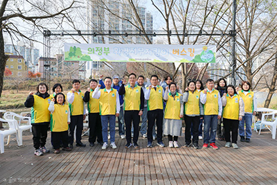 의정부시 중랑천 발물 쉼터에서 캠페인 활동을 마친 뒤 기념촬영