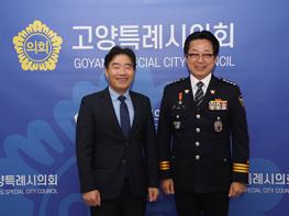 고양특례시의회 김운남 의장, 일산서부경찰서장과  대화동 원형육교 인근 보행환경 개선 방안 모색 기사 이미지