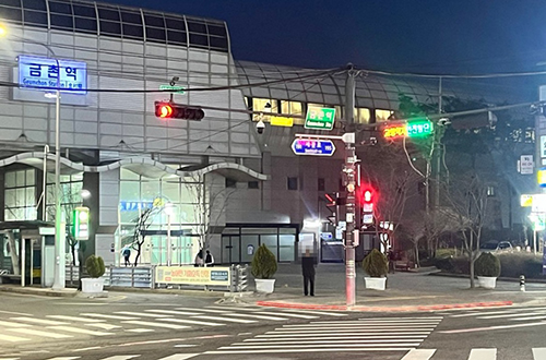 문산역·금촌역·야당역 앞 교차로에 바닥형 보행신호등 설치