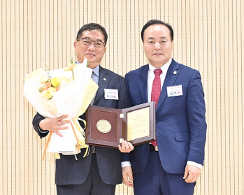 박대성 파주시의회 의장, 지방의정봉사상 수상