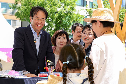 이동환 고양시장 ‘고양어린이박물관 10주년 맞이 어린이날 축제’ 방문