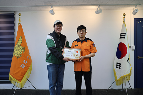 파주소방서, 컨테이너 화재 초기 진압 유공 민간인 박완용 씨 표창 수여