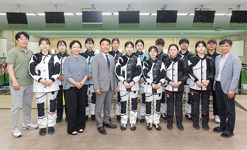 고양특례시의회 김운남 의장, 관내 고등학교 사격부 격려 방문