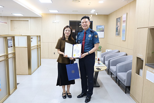파주경찰서-금융기관 공조 빛났다... 억대 리딩방 사기 예방 은행원에 포상